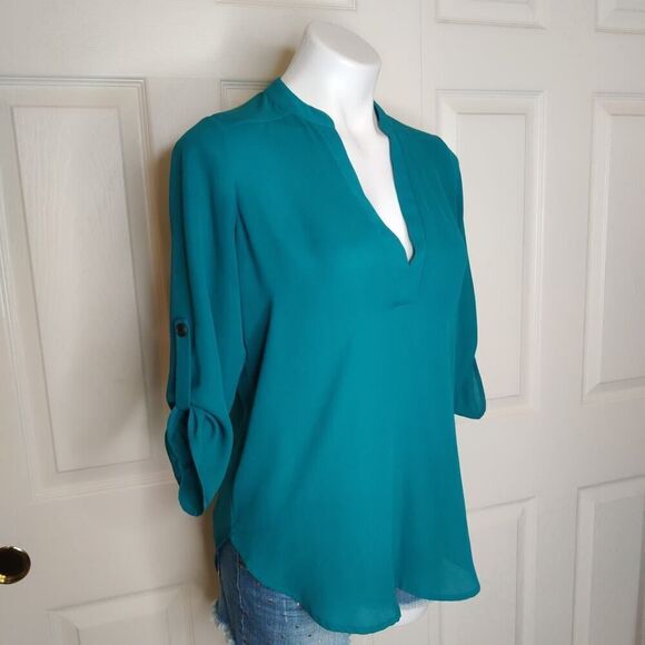 Lush split V-neck button tab sleeve blouse sz S - Picture 2 of 6